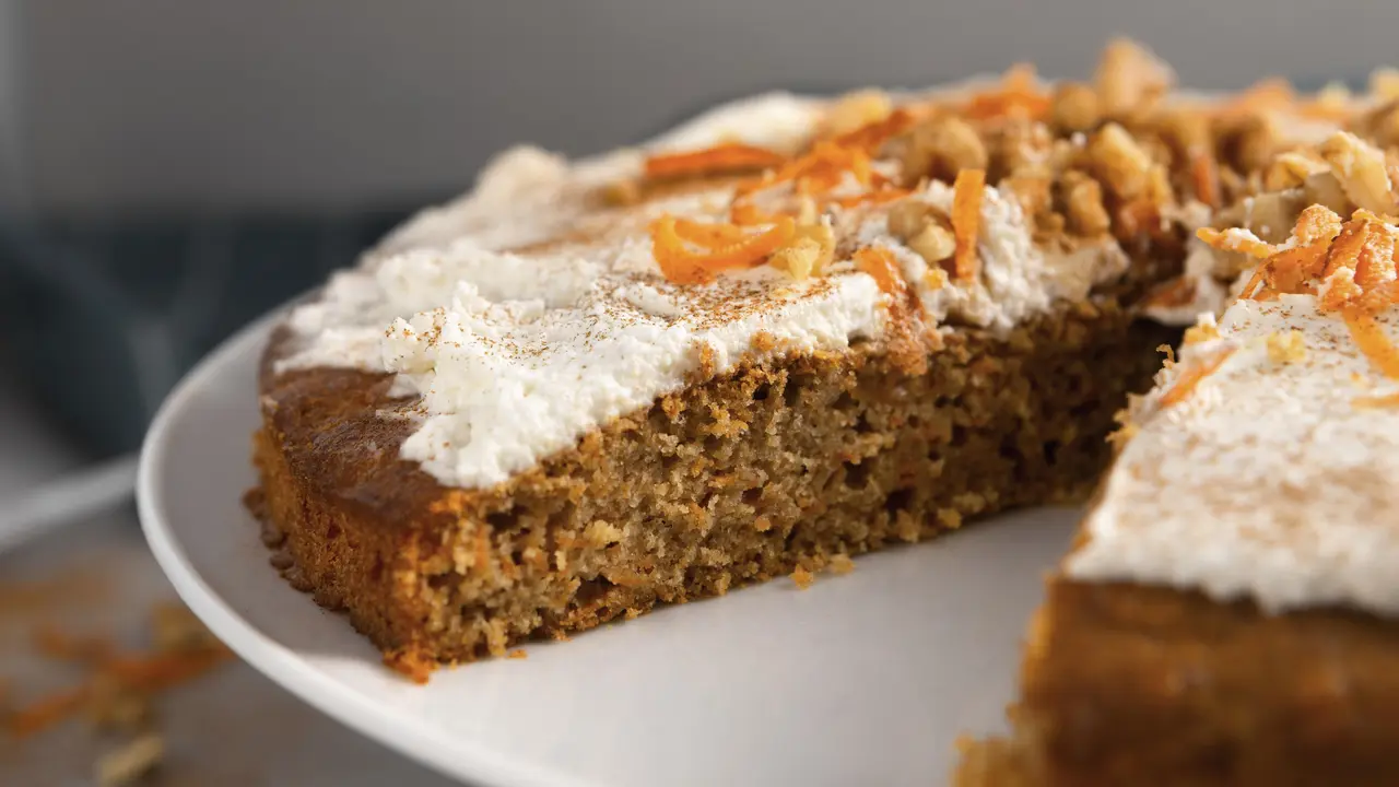 Berbagai Macam Bahan pada Flourless Vegan Carrot Cake Menciptakan Rasa yang Nikmat