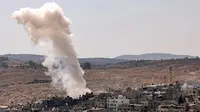 Kepulan asap mengepul selama serangan tentara Israel di kamp Nur Shams untuk pengungsi Palestina di sebelah timur Tulkarm, Tepi Barat yang diduduki pada 9 Juli 2024. (Jaafar ASHTIYEH/AFP)