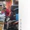 Ngamuk Diserempet, Pengemudi Alphard Rusak Motor Pakai Batu