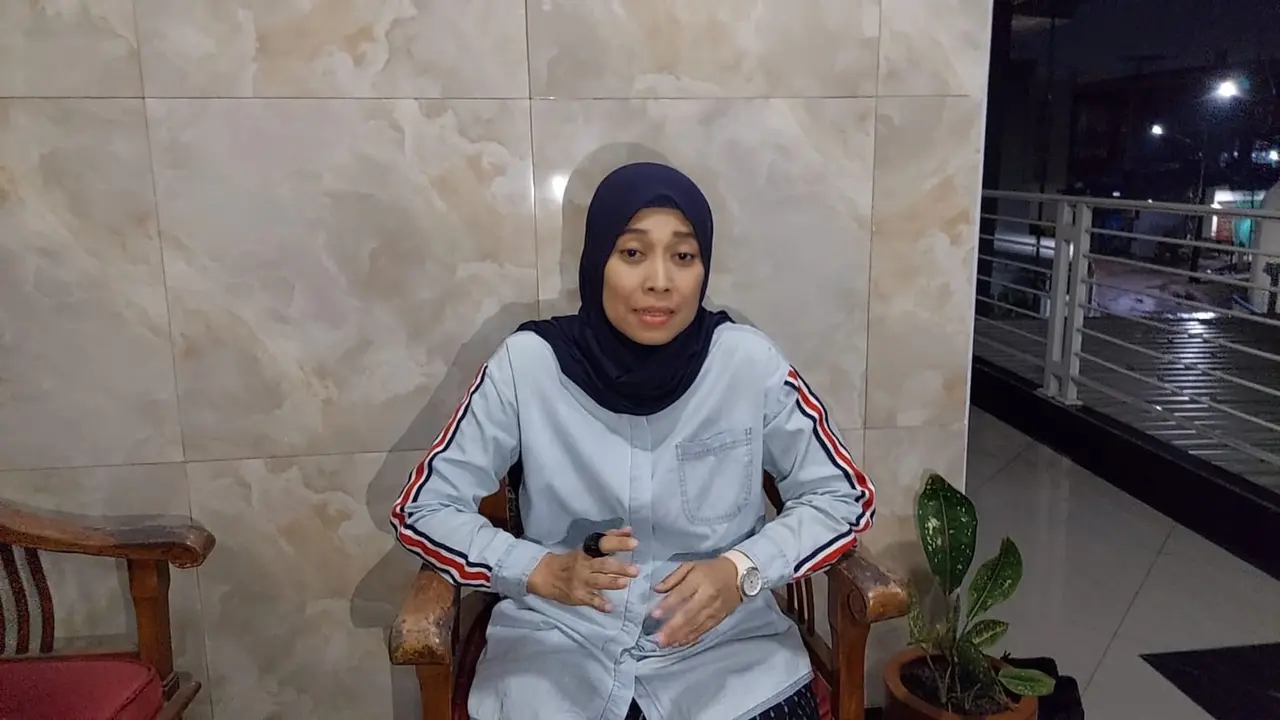 Sinta Wahyuni, istri Ramdhani Qubil AJ atau Bang Madit. (M Altaf Jauhar/ Liputan6.com)