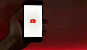 Komdigi Desak YouTube Perketat Pembatasan Usia Soal Iklan Vape