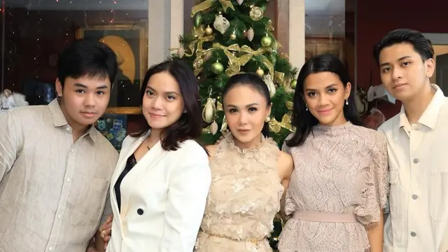 Yuni Shara dan mantan suaminya, Henry Siahaan, masih tetap kompak (https://www.instagram.com/p/CX8LXSQv8Yq/)