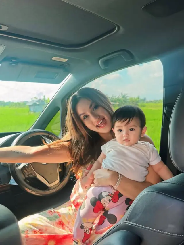 Rutinitas Tengku Dewi Putri di Bali. (credit:instagram.com/tengkudewiputri_tdp)