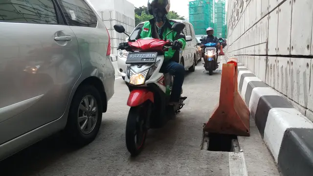 Lubang di Underpass Mampang (Liputan6.com/Ady A)