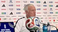 Didier Deschamps berbicara dalam konferensi pers resmi jelang laga Prancis melawan Swedia pada babak 32 besar Piala Dunia 2026 di New York New Jersey, Amerika Serikat, Senin (29/6/2026). Pelatih Timnas Prancis itu memaparkan kesiapan timnya menghadapi duel fase gugur saat menjawab pertanyaan awak media. (KLY Sports/Hery Kurniawan)