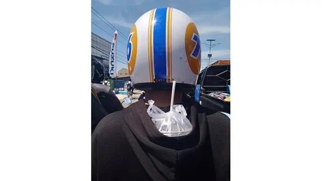 6 Potret Kocak Fungsi Hoodie Cowok Ini Bikin Ketawa