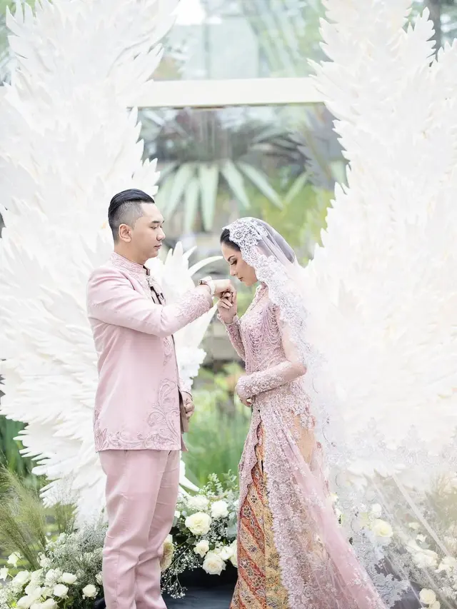 7 Momen Pernikahan Sally Adelia 'Girls Squad', Berkonsep Garden Party