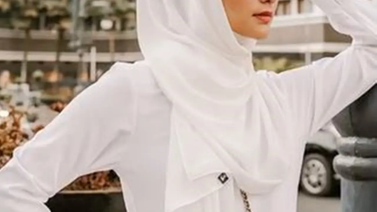 FOTO: Gaya Citra Kirana dengan Busana Serba Putih, Tampil Anggun