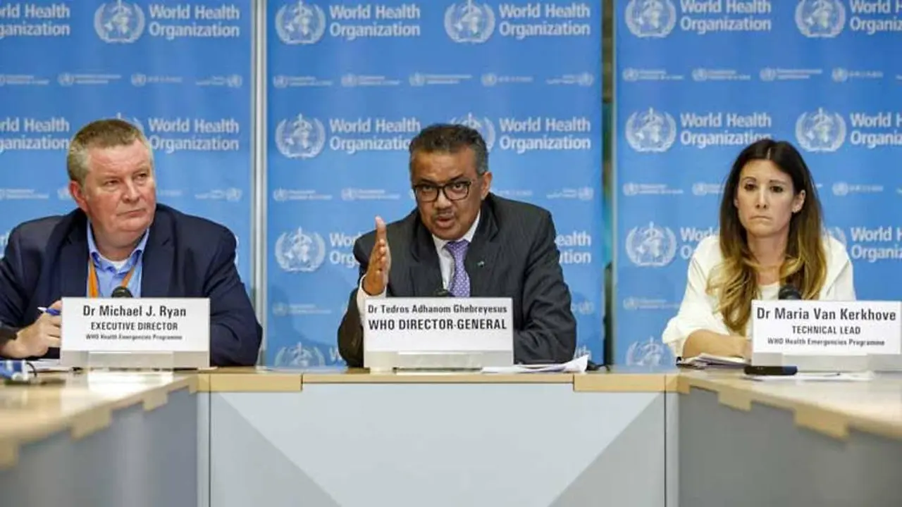 Tedros Adhanom Ghebreyesus (tengah), direktur jenderal Organisasi Kesehatan Dunia, berbicara pada konferensi pers tentang pembaruan COVID-19, di kantor pusat WHO di Jenewa, Swiss.