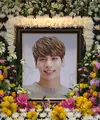 Kepergian Jonghyun SHINee untuk selama-lamanya menyisakan duka yang mendalam untuk keluarga, teman, dan para penggemar. (CHOI Hyuk/pool/AFP)