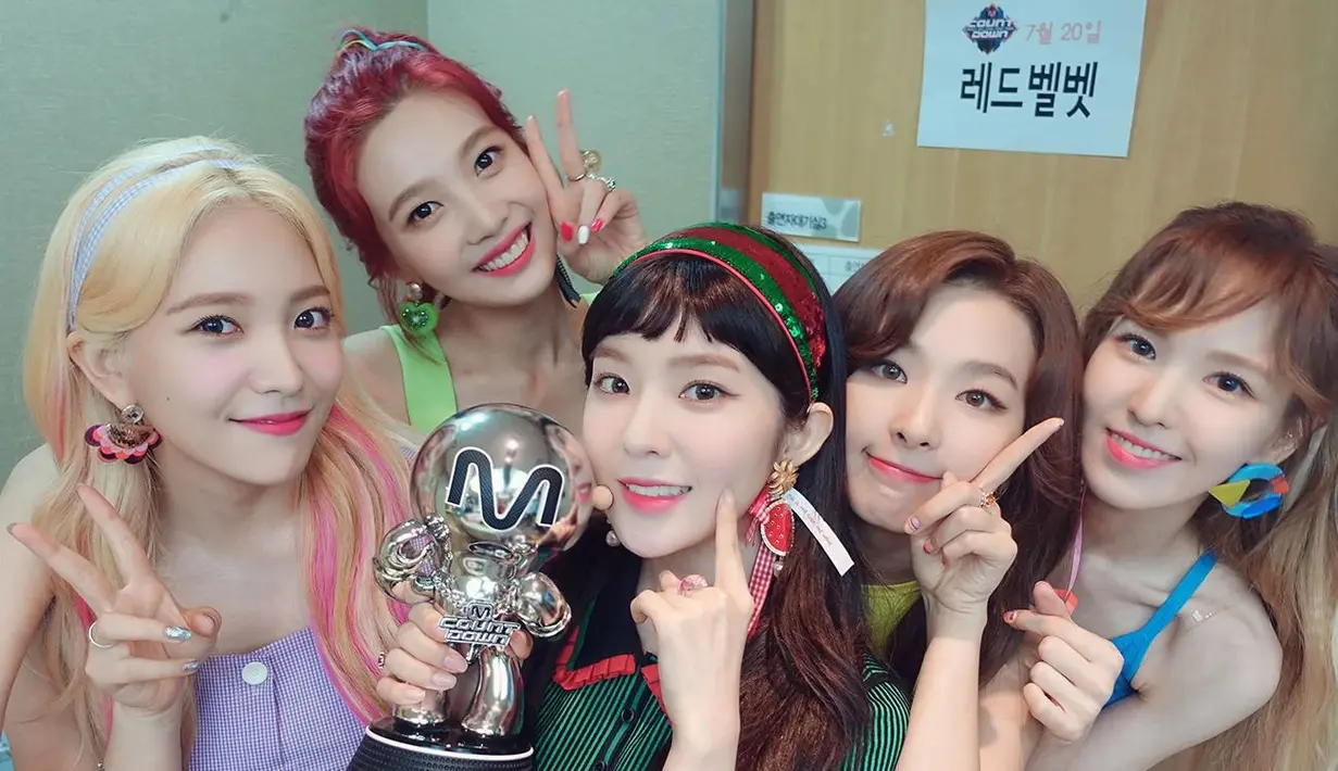 Beberapa waktu lalu, Red Velvet tampil di Pyongyang, Korea Utara. Dan kini mereka akan tampil di Chicago. Sayangnya Joy tak bisa ikut karena sibuk syuting The Great Seducer. (Foto: koreaboo.com)