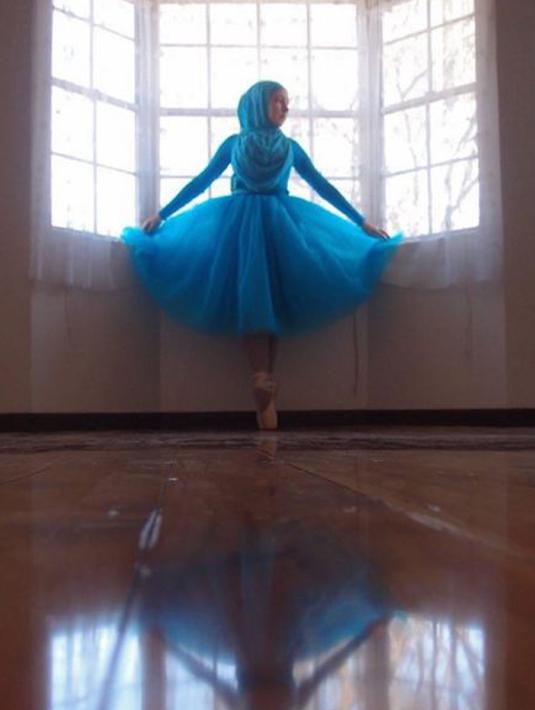 Sejak Stephanie Kurlow memutuskan untuk berhijab, ia mengalami kesulitan untuk masuk sekolah ballet dan berlatih tari. (instagram.com/stephaniekurlow)