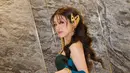 <p>Eca Aura mengunggah potret terbarunya mengenakan busana warna biru. Kali ini ia tampil bak Dayang Sumbi. [@elsaajapasal]</p>