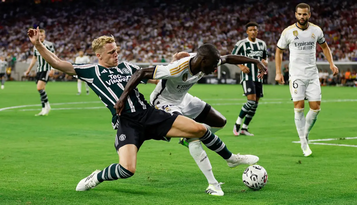 Real Madrid mengalahkan Manchester United dengan skor 2-0. Gol Los Blancos lahir lewat dua pemain anyar mereka, Jude Bellingham dan Joselu. (Tim Warner/Getty Images/AFP)