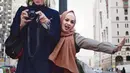 Andien Aisyah dan suami, Ippe, terlihat antusias saat  mengunjungi Madinah, salah satu kota di Arab Saudi beberapa minggu yang lalu. (via instagram/@andienaisyah)