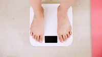 Ilustrasi menimbang berat badan | unsplash.com/@yunmai