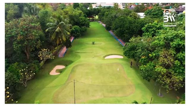 10 Potret Rumah Ovi Dian, Berkonsep Etnik dan Punya Lapangan Golf Pribadi