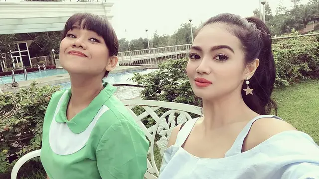 Masih Eksis di Layar Kaca, Ini 6 Potret Terbaru Eno TB ‘Eneng dan Kaos Kaki Ajaib’