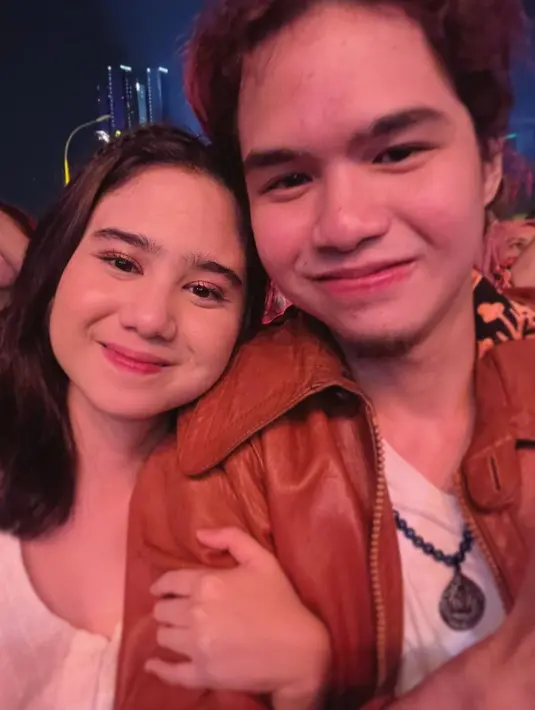 Unggahan tersebut mendapat banyak pujian dari teman selebriti. Banyak yang  gemas dengan muka imut  Tissa. [Instagram/tissabiani]