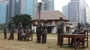 Tujuh patung Presiden RI serta ibu negara Hasri Ainun Habibie terpasang di kawasan Hutan Kota Kompleks GBK, Jakarta, Rabu (19/9). Pembangunan hutan kota ini merupakan bagian dari perbaikan dan penataan kawasan GBK. (Liputan6.com/Helmi Fithriansyah)