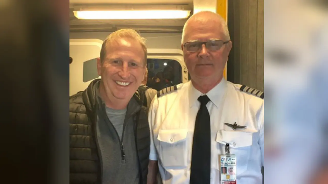 Kapten Jeff Rowland telah menunaikan masa tugasnya sebagai pilot dan kini telah pensiun (Twitter/@steveshenbaum)