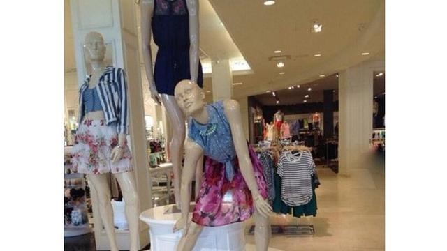 9 Manekin Pose Capek Berdiri Ini Bikin Pembeli Tepuk Jidat