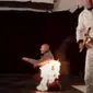 Seorang stuntman melamar pacar saat tubuhnya sedang terbakar (Dok.YouTube/ Print Presstrend)