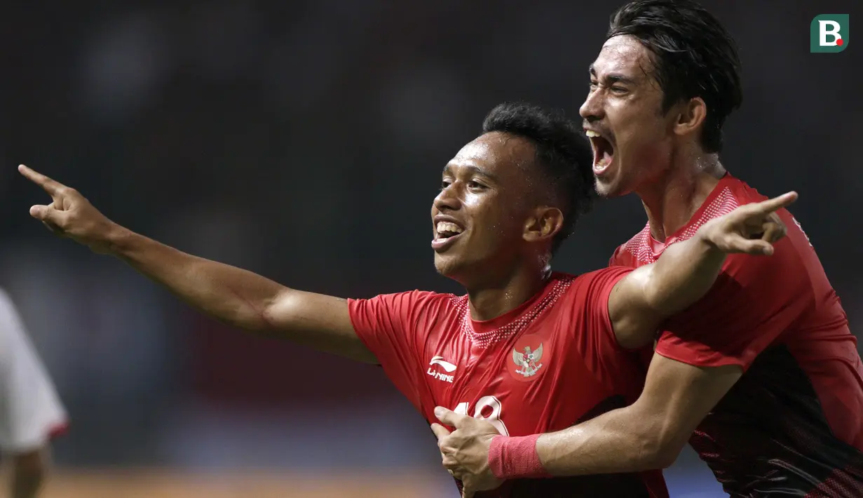 Pemain Indonesia, Irfan Jaya, melakukan selebrasi usai mencetak gol ke gawang Palestina pada laga Asian Games di Stadion Patriot, Bekasi, Jawa Barat, Rabu (15/8/2018). (Bola.com/Peksi Cahyo)