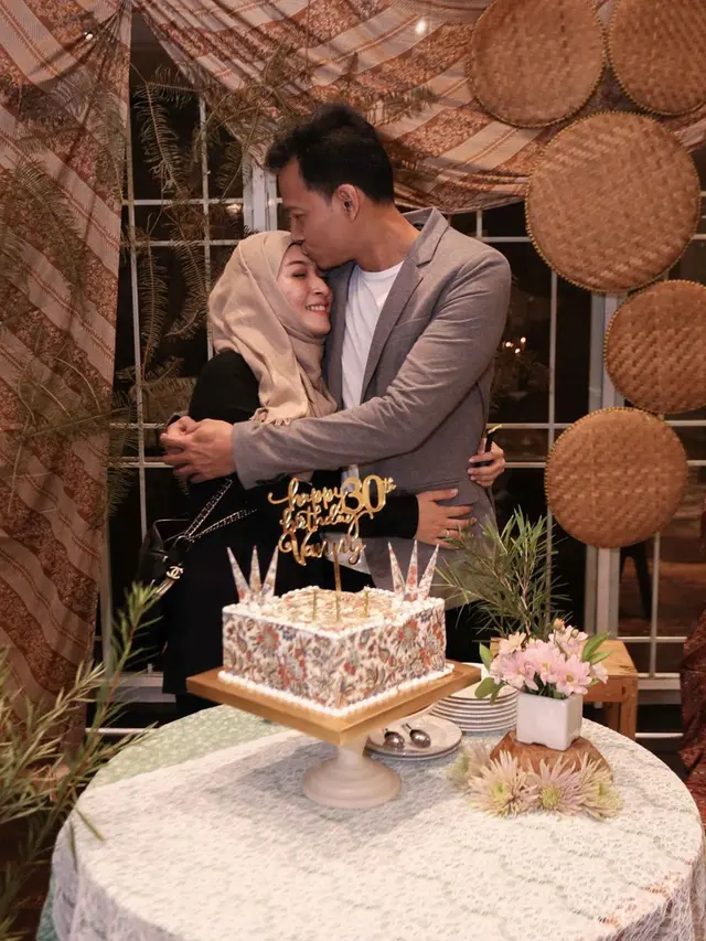 Menikah Tanpa Pacaran, Ini 6 Momen Manis Fedi Nuril dan Istri