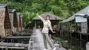 Enggak hanya tampil menawan dengan busana glamor di karpet mewah, Raline Shah menjadi salah satu selebirit pecinta alam yang menyukai olahraga mendaki gunung. Pakai outfit mendaki gunung ini pun ia tetap tampil keren dan dipuji banyak netizen. (Liputan6.com/IG/@ralineshah)