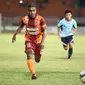 Dua assist diciptakan Terens Puhiri dalam laga melawan Persela, Sabtu, 6 Februari 2016. (sumber: PBFC Media/Liputan6.com/Istimewa))