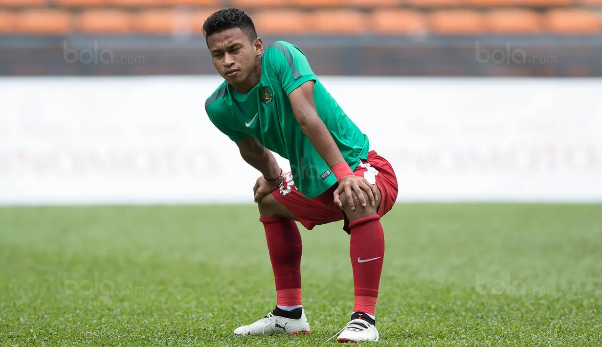 Pemain Timnas Indonesia, Osvaldo Haay, melakukan latihan jelang laga melawan Kamboja  di Stadion Shah Alam, Selangor, Kamis, (24/8/2017). Indonesia akan menjalani laga penentuan melawan Kamboja. (Bola.com/Vitalis Yogi Trisna)