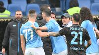 Tensi tinggi pertandingan Lazio kontra Napoli di ajang Liga Italia. (Alberto PIZZOLI / AFP)