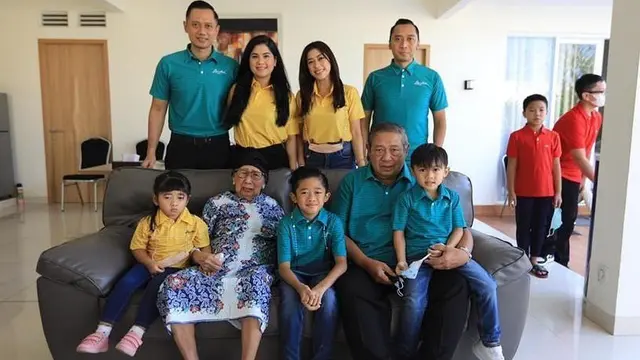 Mertua SBY Meninggal, Ini 7 Potret Kenangannya Bersama Menantu dan Cucu