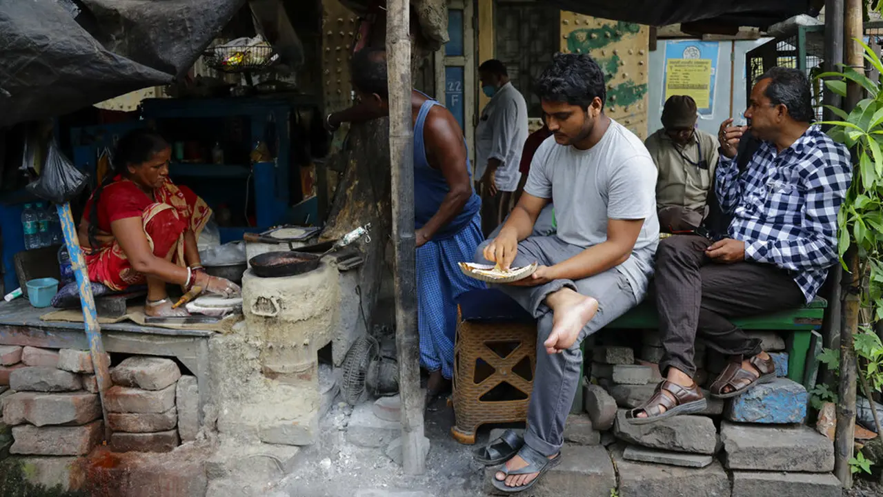 FOTO: India Longgarkan Pembatasan Terkait COVID-19