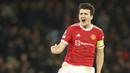 Harry Maguire - Kapten MU ini datang ke Old Trafford pada musim panas 2019 lalu setelah diboyong dari Leicester City dengan banderol 87 juta euro. Maguire selalu menjadi pilihan utama Ole Gunnar Solskjaer di lini pertahanan Manchester United. (AP/Dave Thompson)