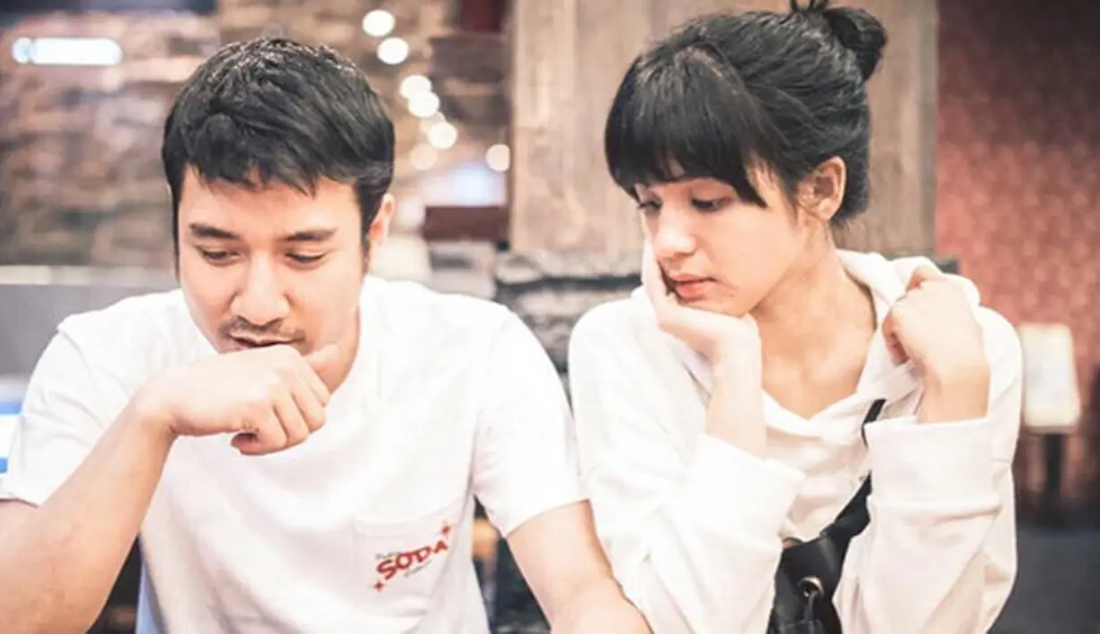 Pasangan DJ Una dan Irsan belum genap sebulan melangsungkan pernikahan, namun belakangan ramai tersiar bahwa Una tengah hamil besar. Sontak ini membuat warganet ramai berkomentar di media sosial. (Instagram/putriuna)