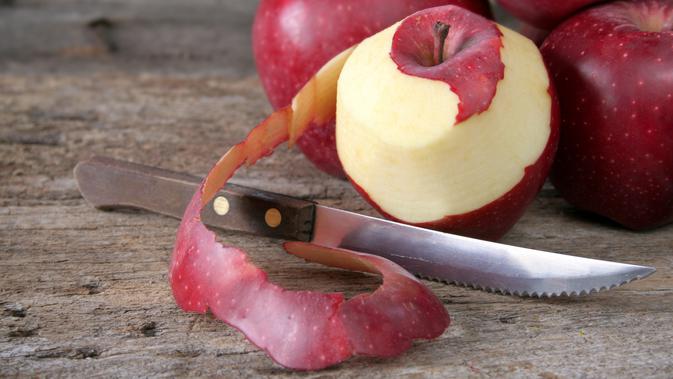 Cara Menghitamkan Rambut Kulit apel (iStockPhoto)