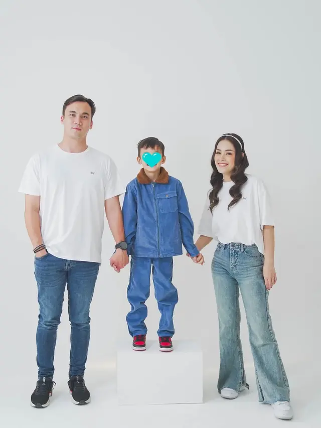 6 Outfit Couple Rendy Kjaernett dan Lady Nayoan, Tampil Gaya Bareng Pasangan