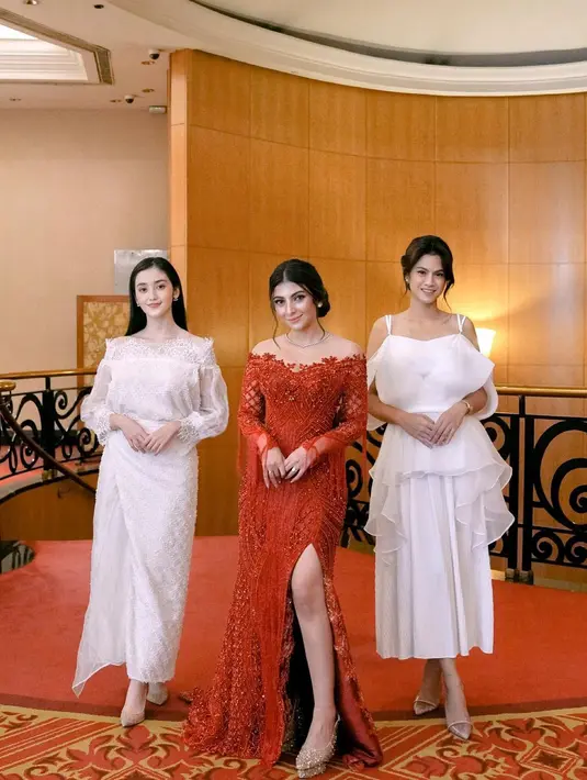 Bridesmaid di pernikahan Sarah Keihl [Instagram/sarahkeihl]