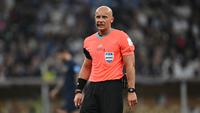 Wasit Szymon Marciniak saat memimpin laga final Piala Dunia 2022 antara Argentina melawan Prancis di Lusail Stadium, Doha pada 18 Desember 2022. Baru-baru ini, UEFA menunjuk Marciniak sebagai wasit utama untuk final Liga Champions 2022/2023 antara Manchcester City melawan Inter Milan di Ataturk Olympic Stadium, Istanbul Turki. (AFP/Paul Ellis)