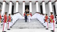 Duplikat bendera pusaka dan naskah tes proklamasi kembali disimpan di Monumen Nasional (Monas) Jakarta, Sabtu (30/8/2024), usai dipakai pada upacara peringatan HUT ke-79 RI di Ibu Kota Nusantara (IKN) Kalimantan Timur pada 17 Agustus. (Foto: Biro Pers Sekretariat Presiden).