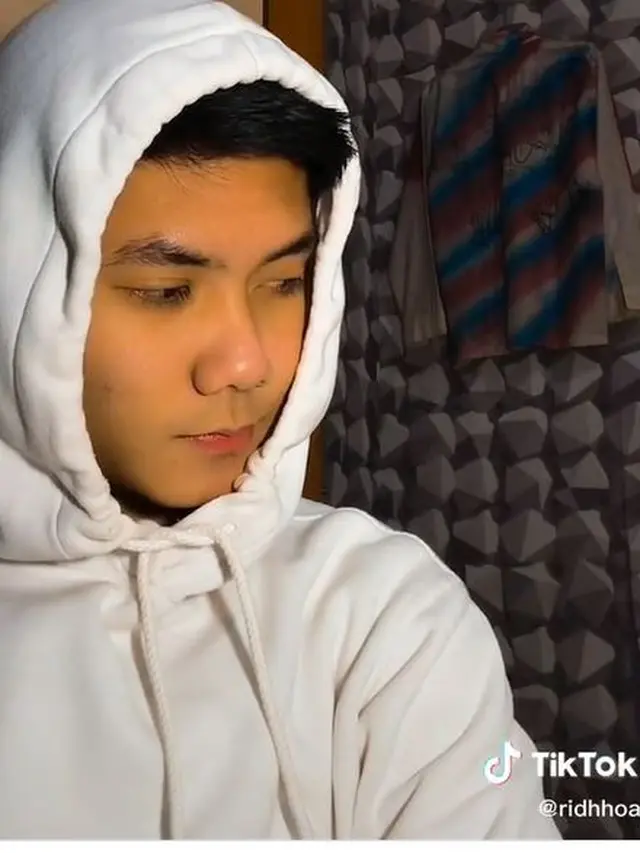 6 Potret Seleb TikTok Ridhho Disebut Mirip Iqbaal Ramadhan, Bak Kembaran