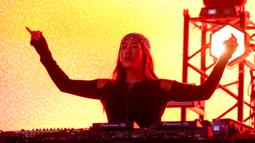DJ Korea Selatan Peggy Gou tampil di atas panggung Field Day 2022, Victoria Park, London, Inggris, 20 Agustus 2022. Field Day merayakan hari jadinya yang ke-15 dengan kehadiran 50 ribu penggemar musik. (Photo by Alberto Pezzali/Invision/AP)