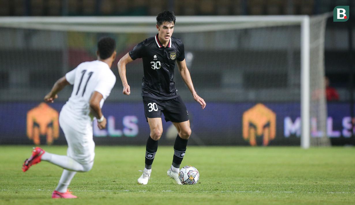 <p>Pemain Timnas Indonesia, Elkan Baggott saat laga uji coba FIFA Matchday antara Timnas Indonesia menghadapi Curacao di Stadion Gelora Bandung Lautan Api (GBLA), Bandung, Jawa Barat, Sabtu (24/9/2022) malam WIB. (Bola.com/Bagaskara Lazuardi)</p>