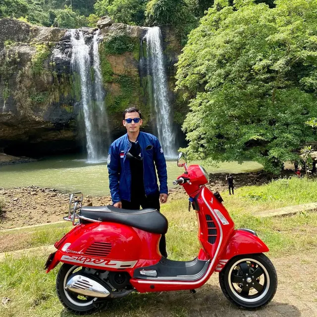 Sampai Lombok, Ini 7 Potret Rifky Alhabsyi Touring Pakai Vespa
