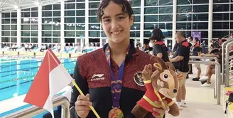 Setelah 11 tahun penantiannya akhirnya tim renang Putri Indonesia memenangkan medali emas di ajang Sea Gamas melalui Masniari Wolf. Yuk intip bagaimana parasnya. @pbprsi