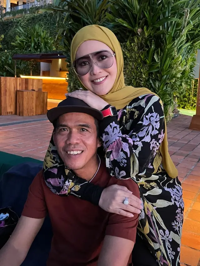 Usai Umumkan Kehamilan, Ini 7 Momen Baby Moon Meggy Wulandari Bersama Suami di Bali