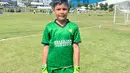Penampilan anak sulung Titi Kamal dan Christian Sugiono yang bergabung dengan Brazilian Soccer Schools Indonesia. Juna berposisi sebagai penjaga gawang. [Instagram/titi_kamall]