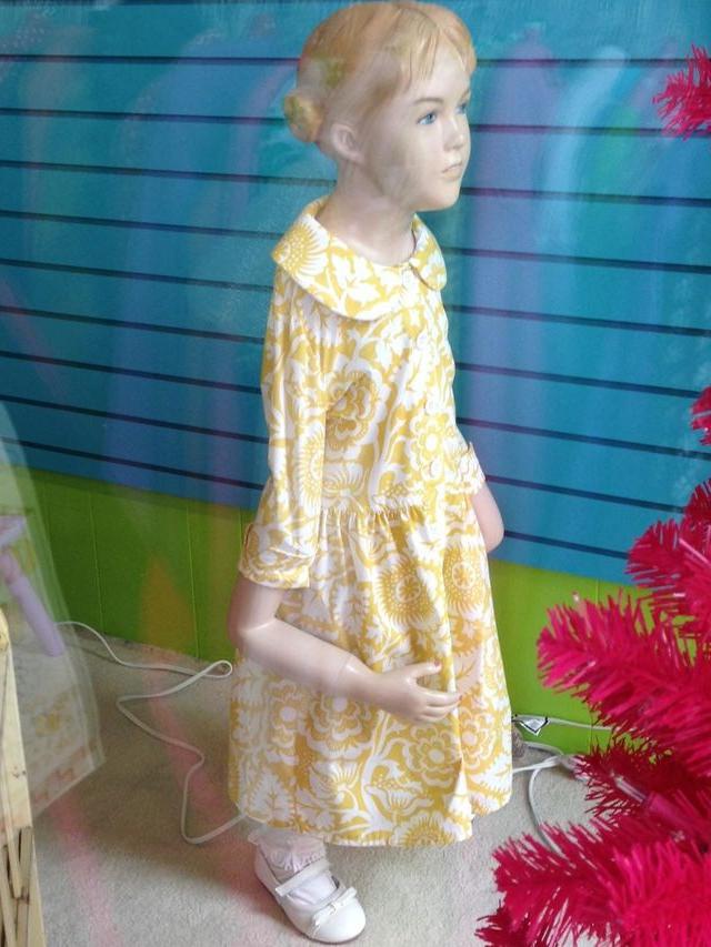 8 Potret Manekin Ini Bentuknya Nyeleneh Banget, Bikin Geleng Kepala